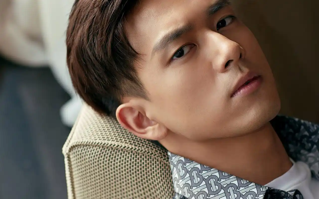 李现阳光帅气写真图片电脑壁纸