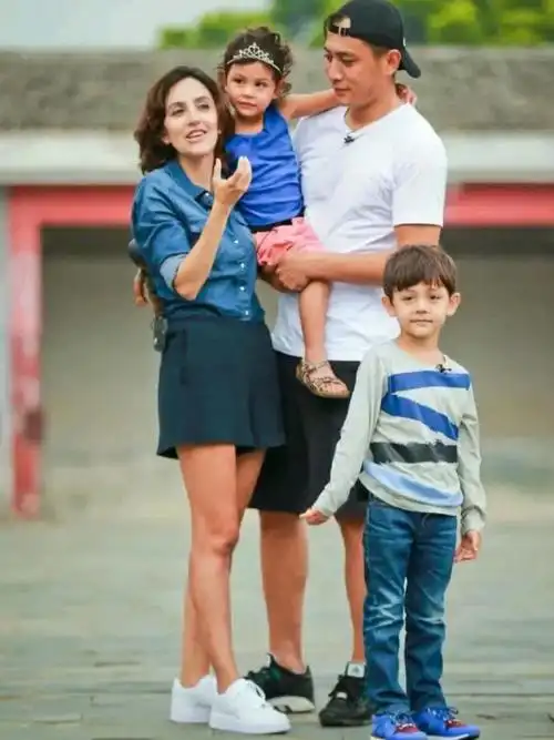 刘烨老婆安娜近照曝光,网友惊呼:太瘦了!