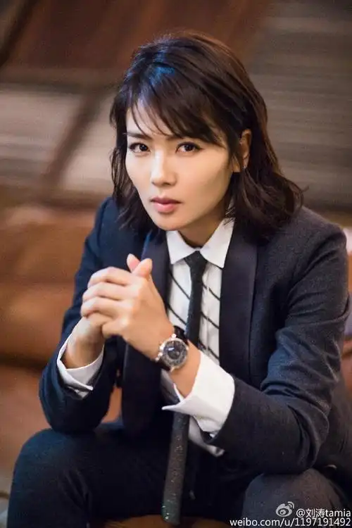 安迪上线!刘涛西装扮相变总攻霸气十足