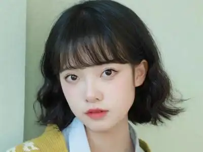 细软少发量发型 轻盈蓬松短烫发