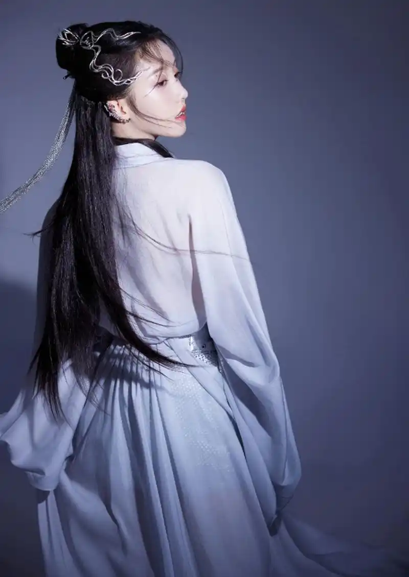 古风新嫦娥#姜贞羽# 貌似天仙,身材高挑丰腴,白皙水嫩的大长腿,性感