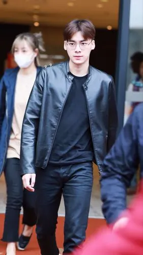 【李易峰】存李易峰的机场美图