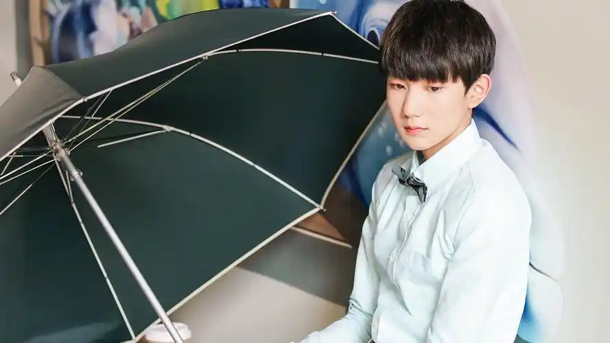 28m上传时间:2020-06-16壁纸标签:tfboys王源明星风尚壁纸封面图王源