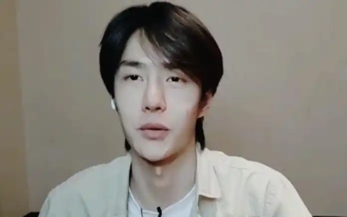 王一博有多自信?不开美颜,素颜出镜变魔术,终于相信他23岁了