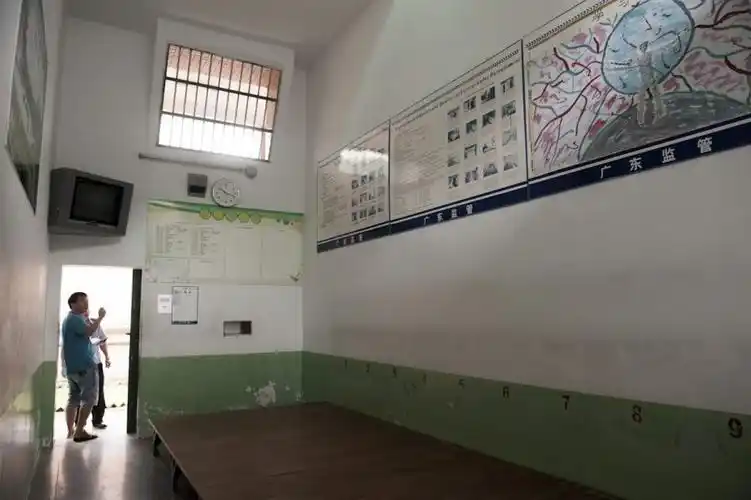 高清组图摄影师拍摄落马官员居住看守所生活