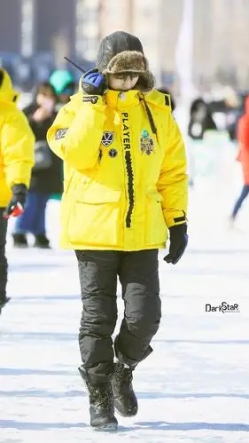 好喜欢全身照发一些高能二时期的王俊凯全身照吧三字wjk