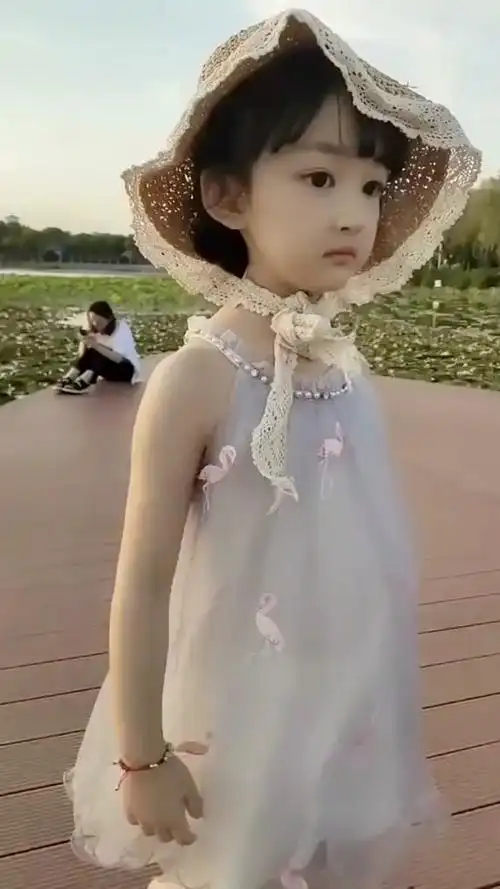这小妹妹可爱吧