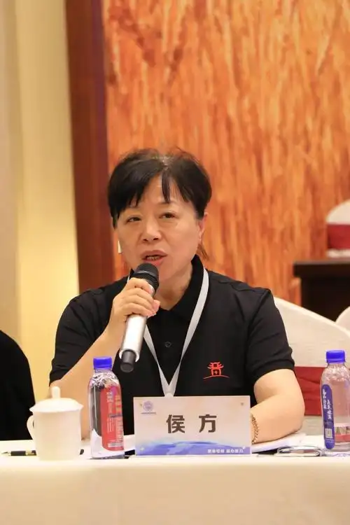 最后,由省民促会第二届会长王国华作总结讲话.