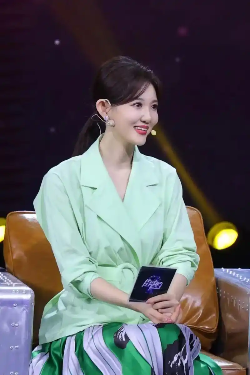 央视主持人郭玮in