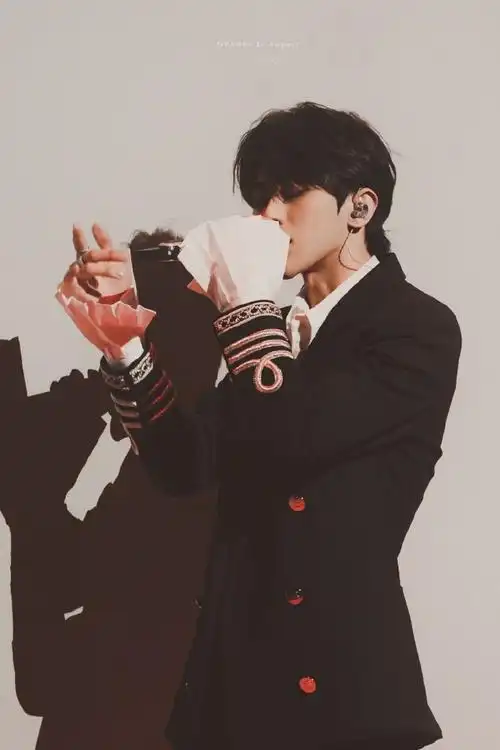 你轻轻一个吻00    #蔡徐坤#ride or die -蔡徐坤