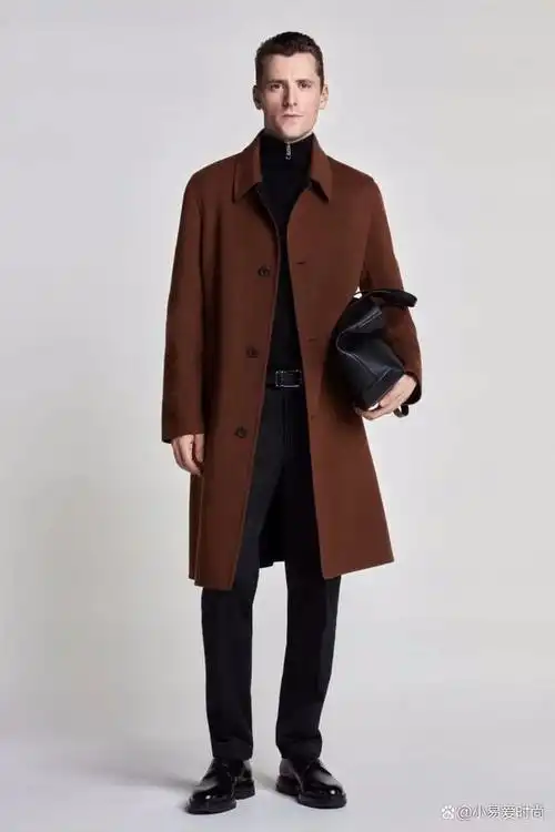 我是爱时尚的小易,本期要和大家分享儒雅的秋冬男士穿搭,秋冬的儒雅