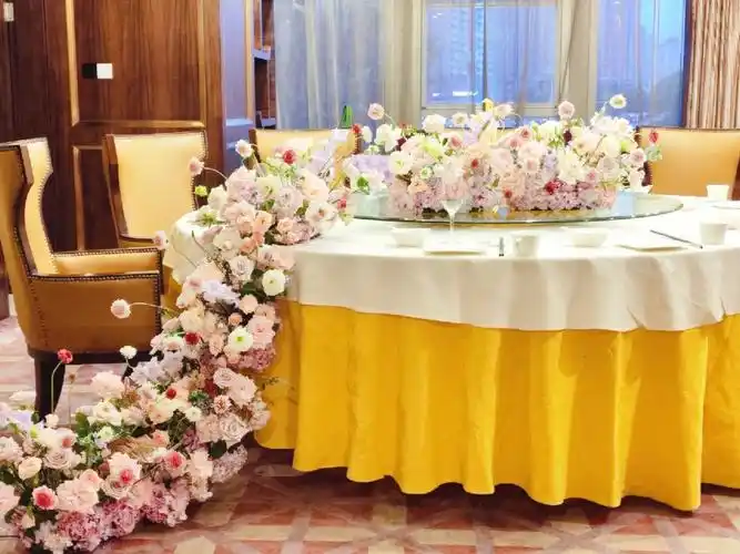 生日包厢布置61瀑布桌花