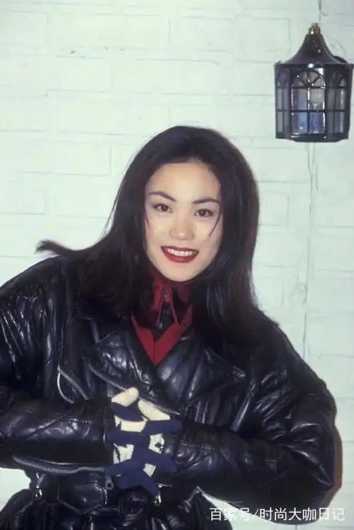 被18岁王菲吸引了颜值衣品太惊艳她玩过不要的造型仍流行