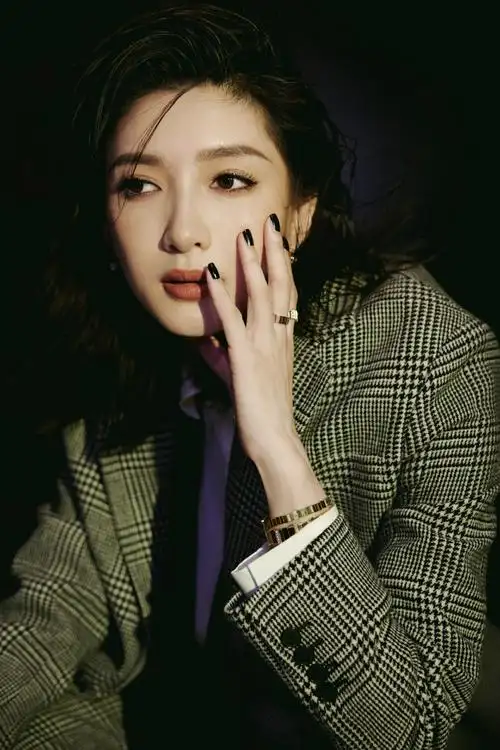 江疏影甜妹爆改老公##江疏影湿发西装造型