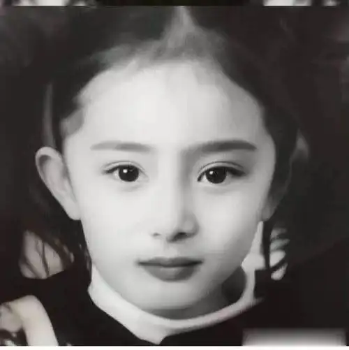 今天我们就来看看明星小时候的模样,看看大家都能认出几位来?