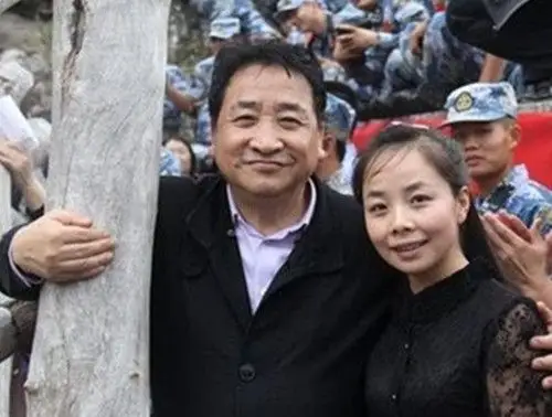 【图】王二妮老公李飞资料曝光 两人从此飞妮莫属