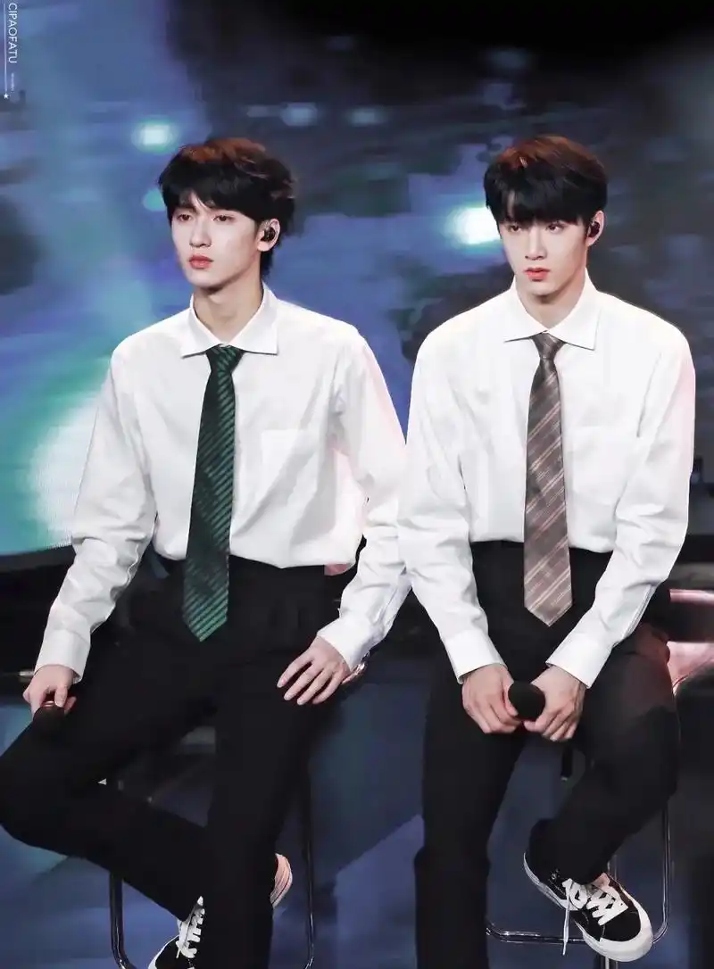 (文严文)严浩翔刘耀文"双a"绝美高清壁纸一组#我要流量  - 抖音