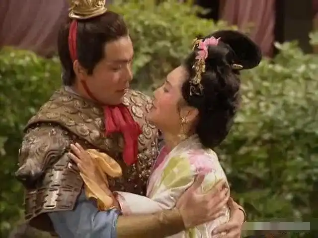 貂蝉爱吕布吗?当然爱!英雄配美人,美女爱英雄,天经地义.