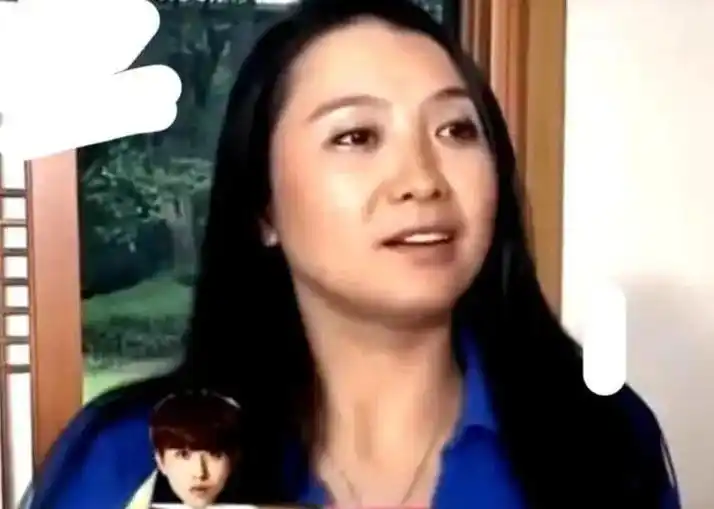 蔡徐坤母亲徐静昔日热舞视频曝光:当儿子朋友面扭动身体不忍直视