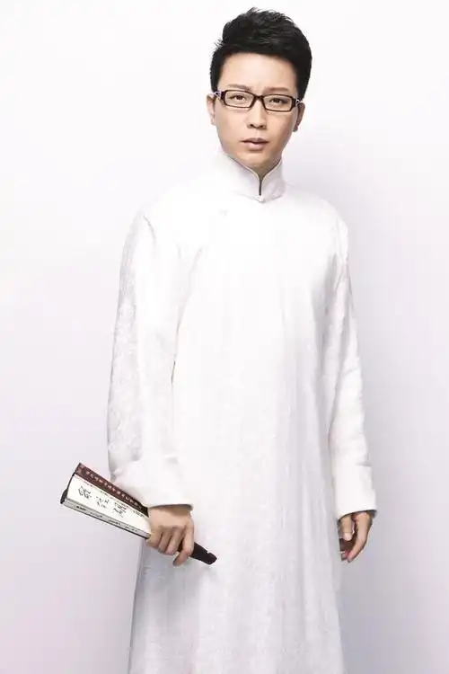 经典男装剧照新浪娱乐讯 李玉刚[微博]经过三年的潜心创作,携原创大碟