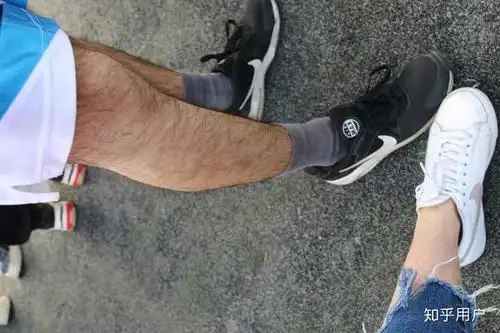 男生看到有腿毛的女生是什么感受?