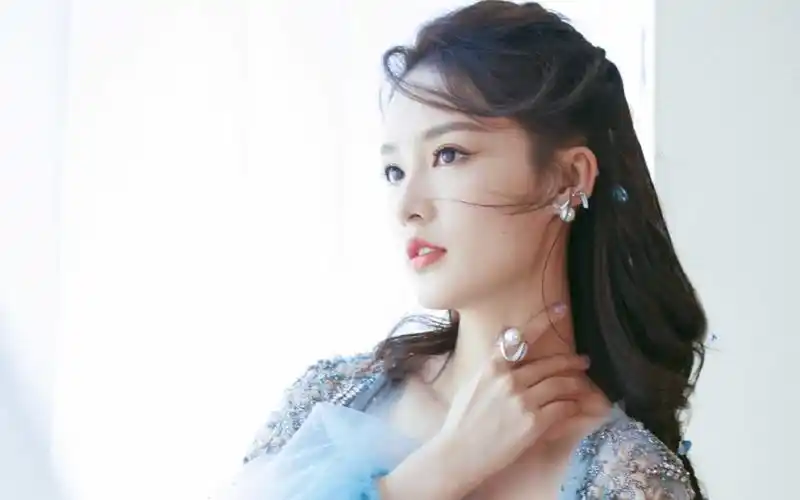 李沁蓝色纱裙唯美写真桌面壁纸