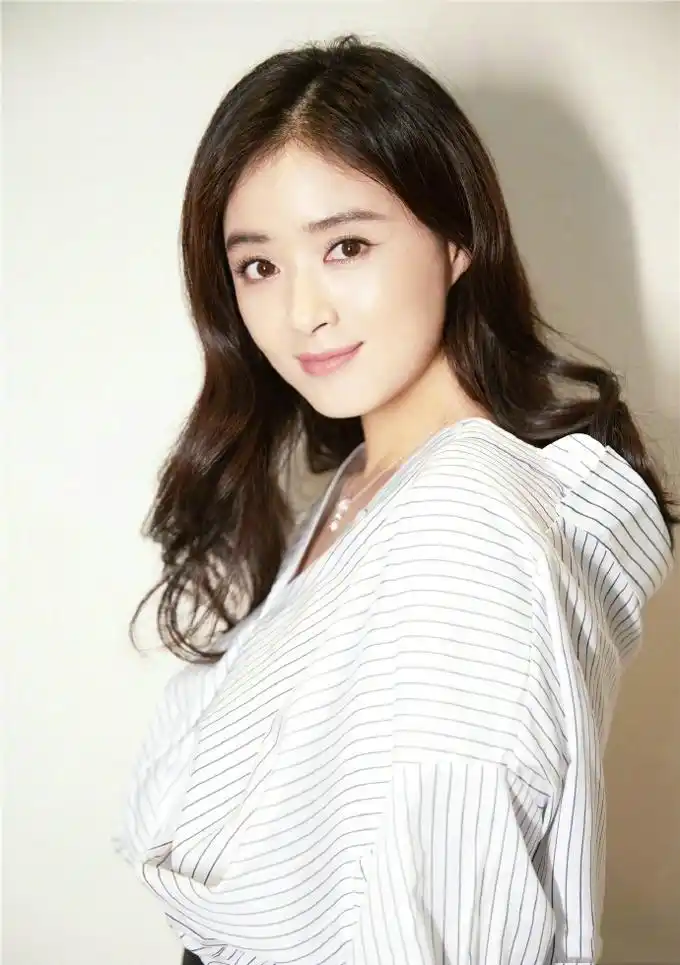 蒋欣优雅恬淡写真图片