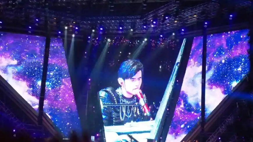 爱一个歌手,就应该去看一场他的演唱会