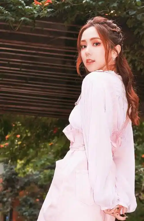 这张美这张好美这张好可爱好酷好欲好飒这样的邓紫棋你能不爱上吗?