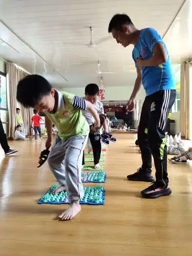 好久没走指压板了