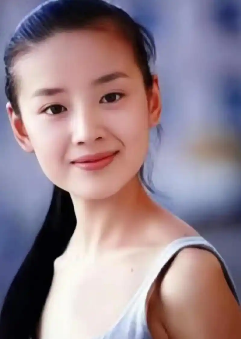 董洁的清冷感和破碎感在娱乐圈实在是太少见了