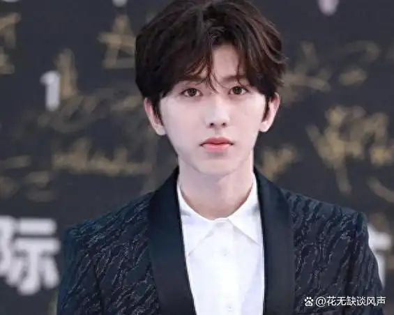 近日,在米兰时装秀上,迪丽热巴和古力娜扎的亮相问题引起了广泛关注.