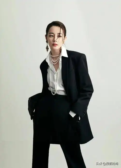 高圆圆深v黑色惊艳礼服(女明星的西装杀)(9)