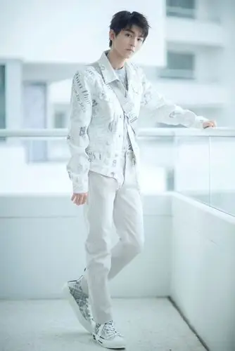 王俊凯穿搭堪称是小鲜肉模范生,学院风学起来就对了!