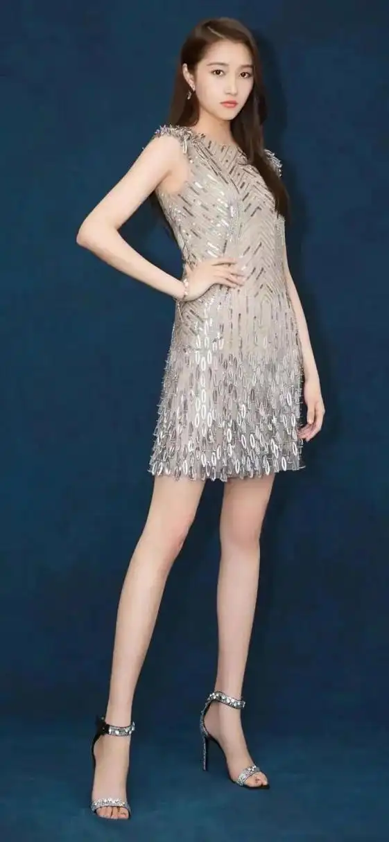 娱乐圈中腿最漂亮的三位女明星,关晓彤,孙千,张艺凡,太让人羡慕了!