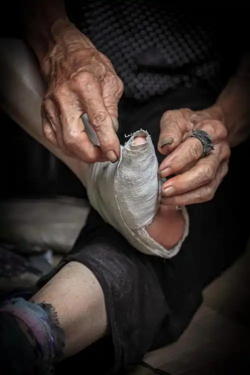 原创首发:小脚老太太的一生