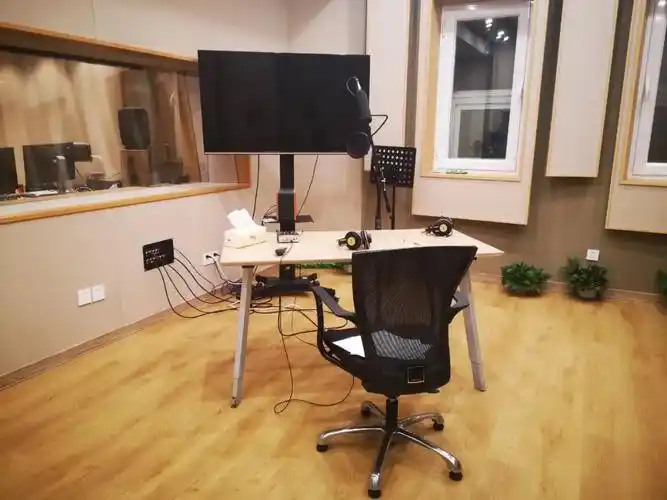 "光合积木"配音工作室录音间.摄影/本刊记者 仇广宇