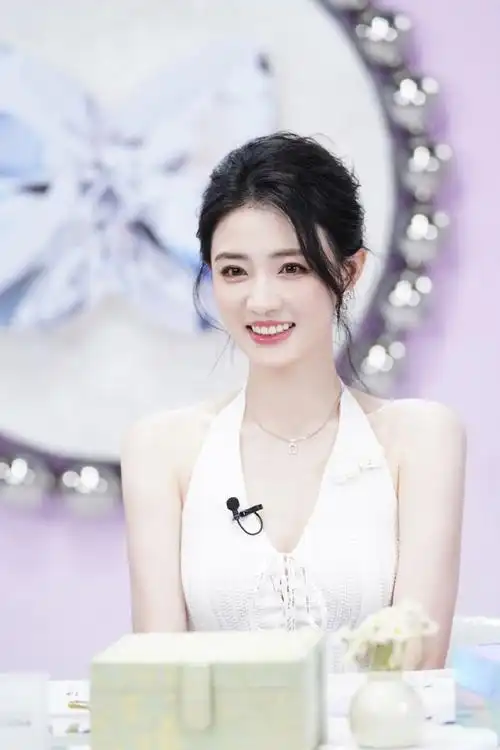 徐璐超话@徐璐lulu现场图掉落789603  和#abyb品牌挚友徐璐#一