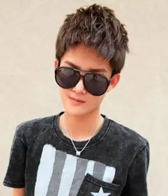 脸看起来成熟黑适合烫纹理吗 男生时尚短发纹理烫发型