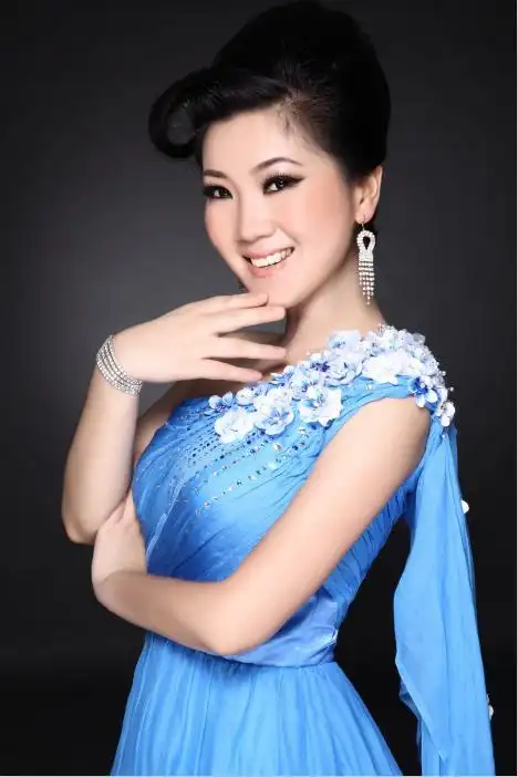 苗族女歌手,第八届中国西部民歌大赛银奖获得者,贵州省黔东南州黄平县