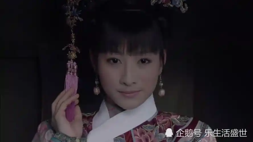 甄嬛传:谁看懂了?为何安陵容进宫前要摸旗头上的流苏?