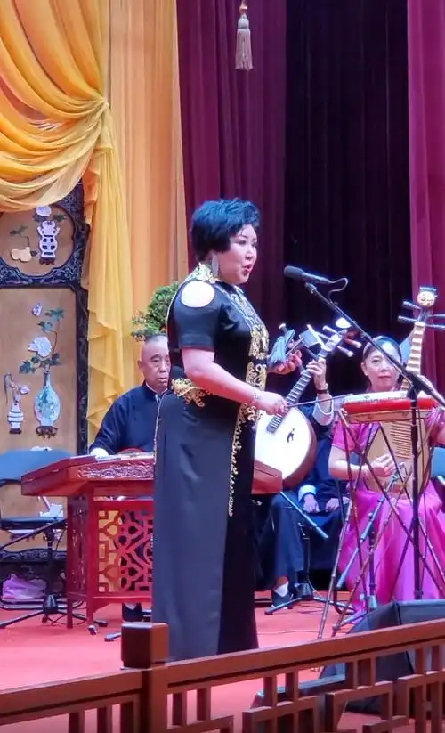 郭德纲妻子王惠登台表演,小儿子兴奋大喊我爱你,杨少华亲临现场