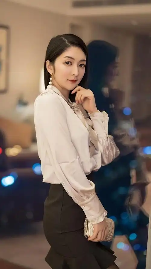 嫩模小热巴写真,蝴蝶结衬衫搭鱼尾包臀裙,甜美性感