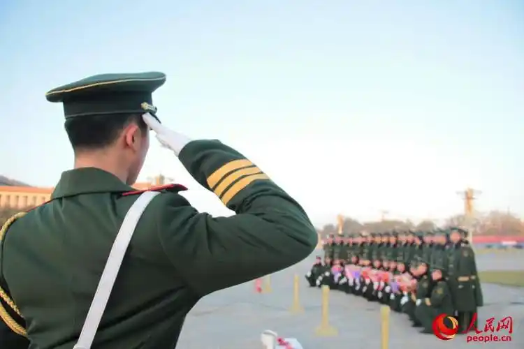 高清最后一个军礼献给五星红旗10