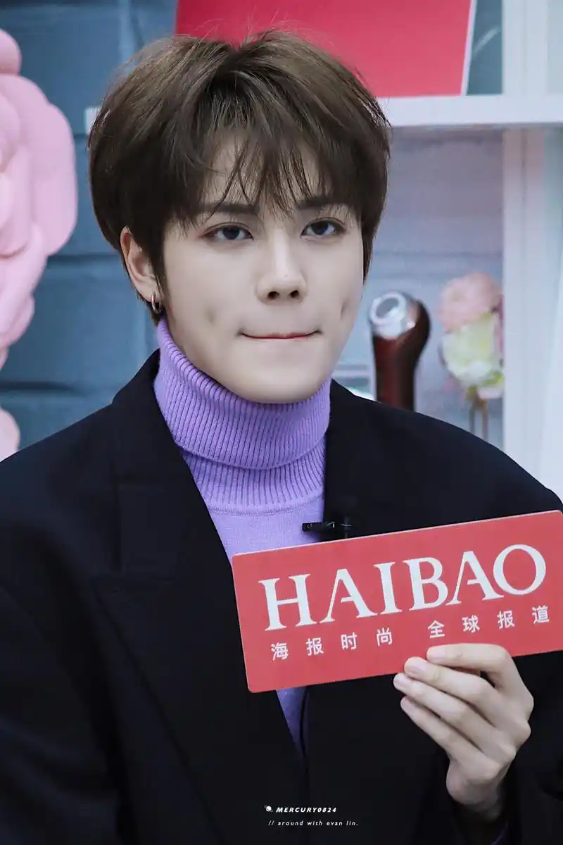 林彦俊被称为酒窝骗子,陈伟霆很帅气了