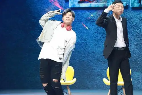 高晓攀《小先生》:波澜情感隽永深沉 嬉笑间治愈心理