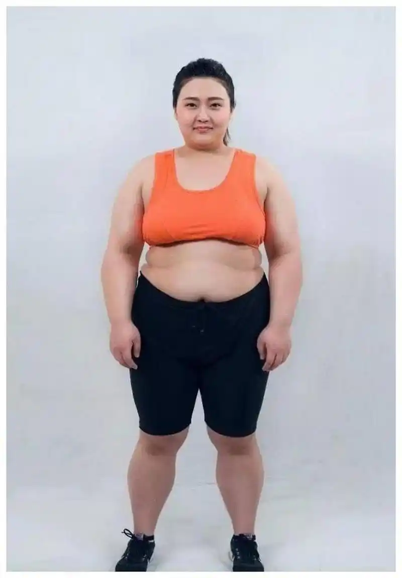 朋友的女儿体型比较雍容华贵,150cm的身高,180的体重,感觉走路都困难.