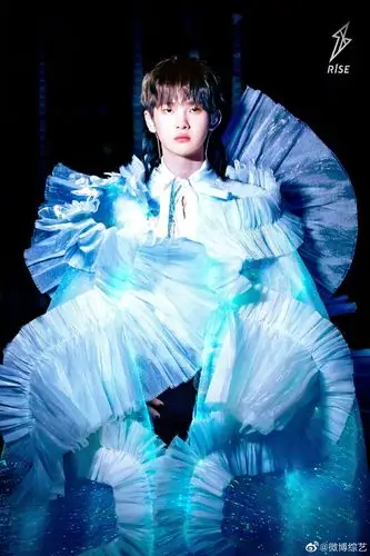 周震南穿女装和刘雨昕穿男装哪个更好看