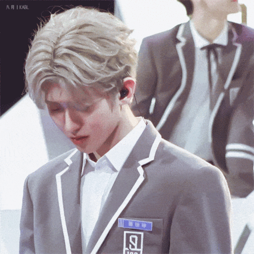 杨迪模仿坤坤哭包引发爆笑 ikun为猪咪挽尊澄清证据有!_蔡徐坤