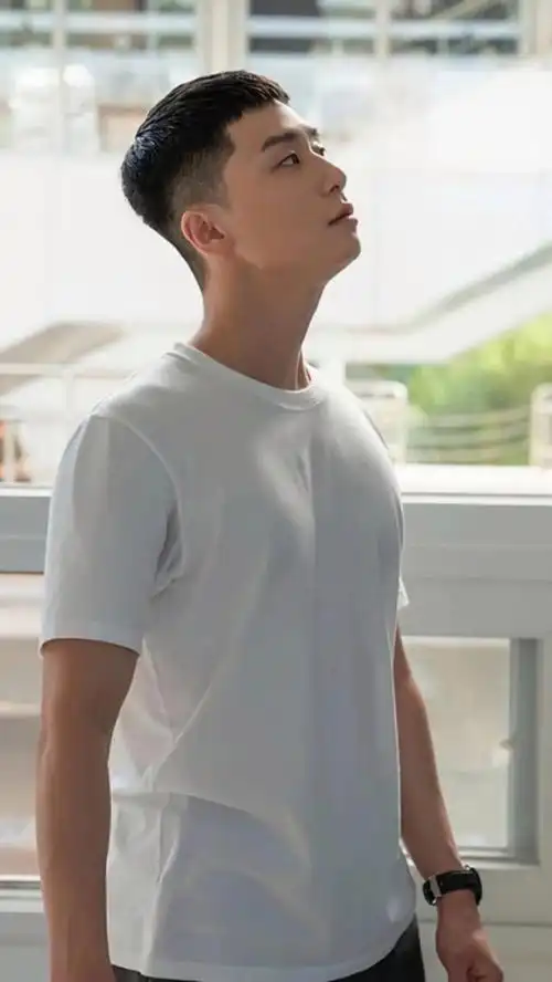 朴叙俊的栗子头发型好帅干净帅气还有阳刚硬汉的感觉